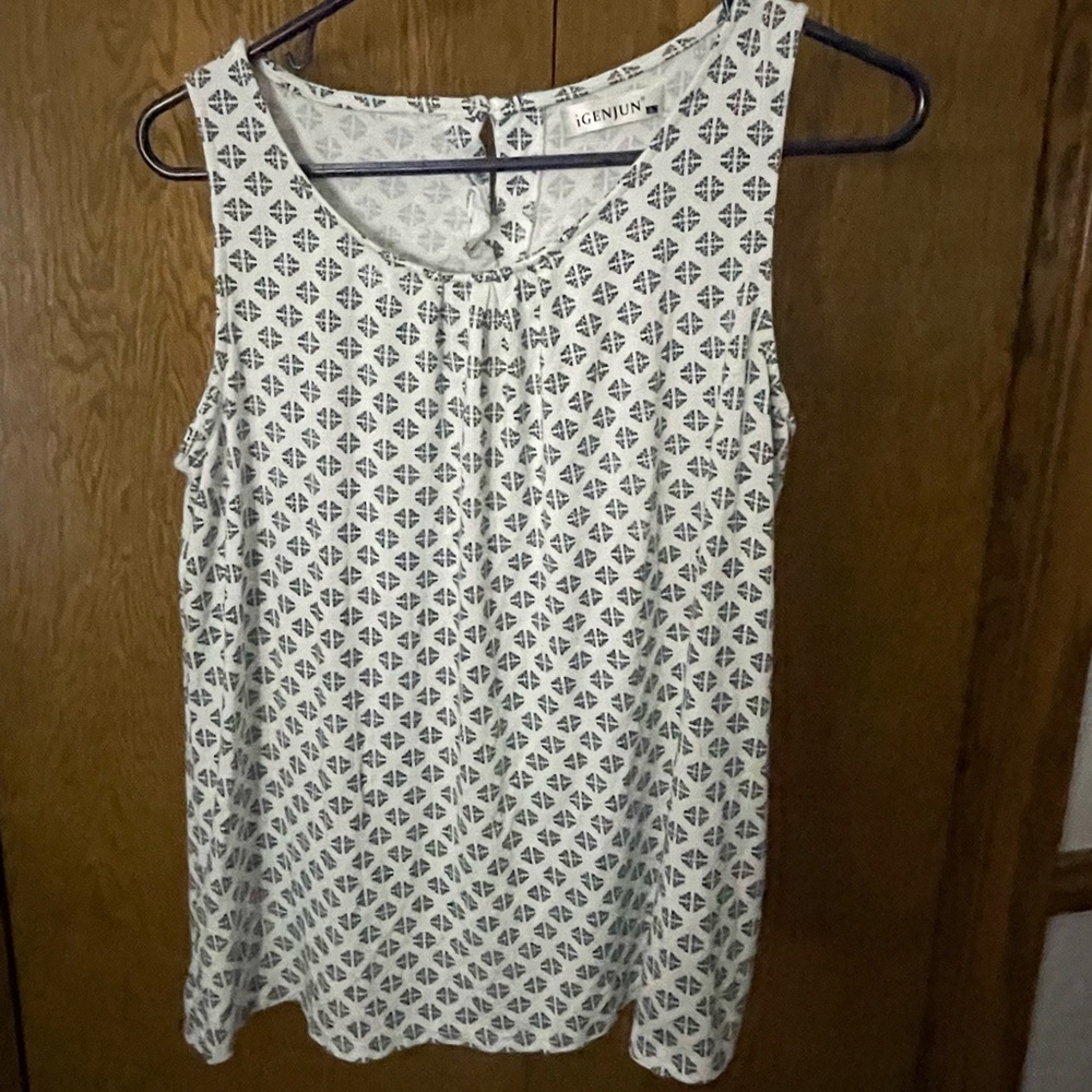 Women’s Large Sleeveless top
